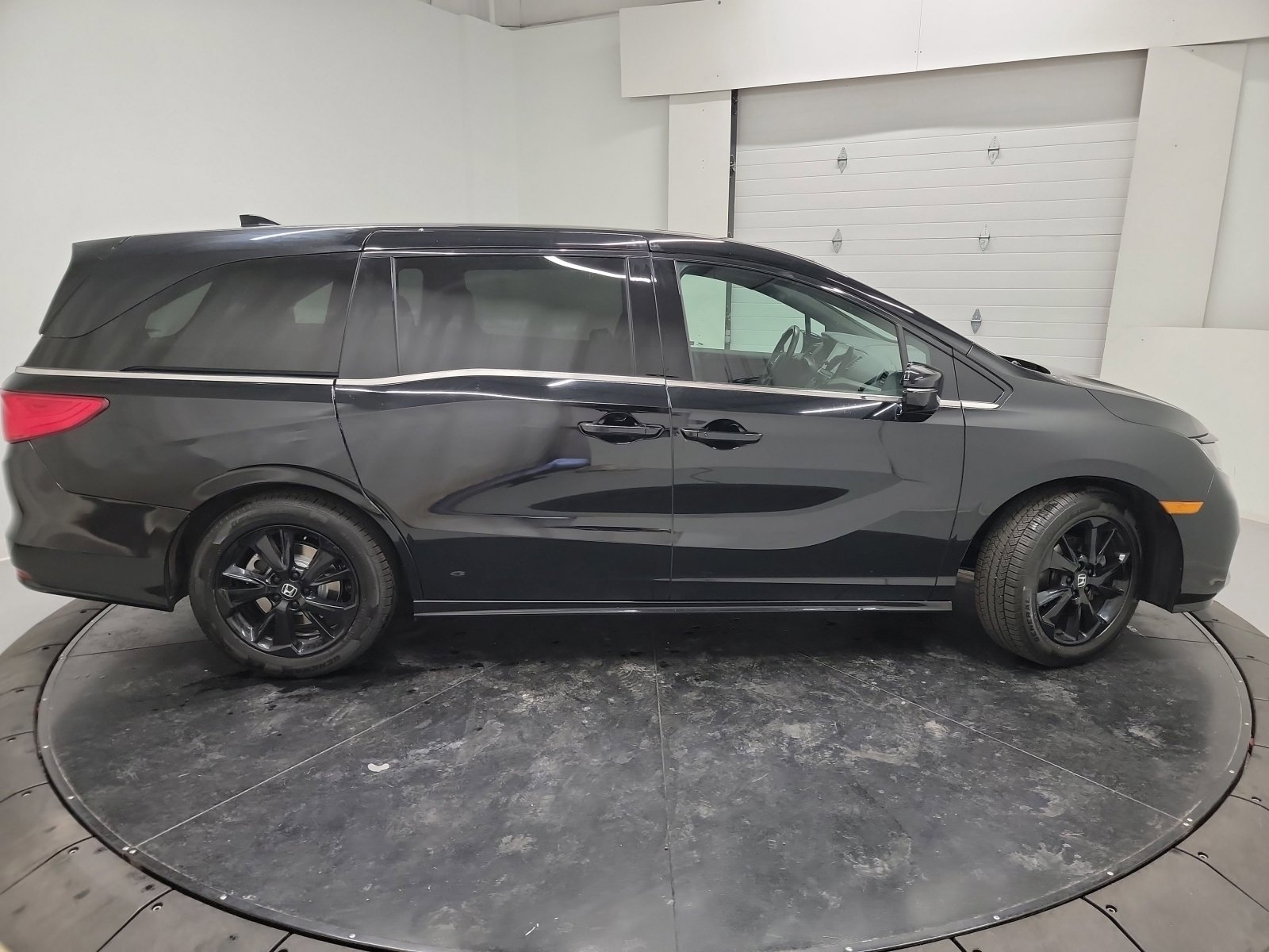 Used 2023 Honda Odyssey Sport image 11