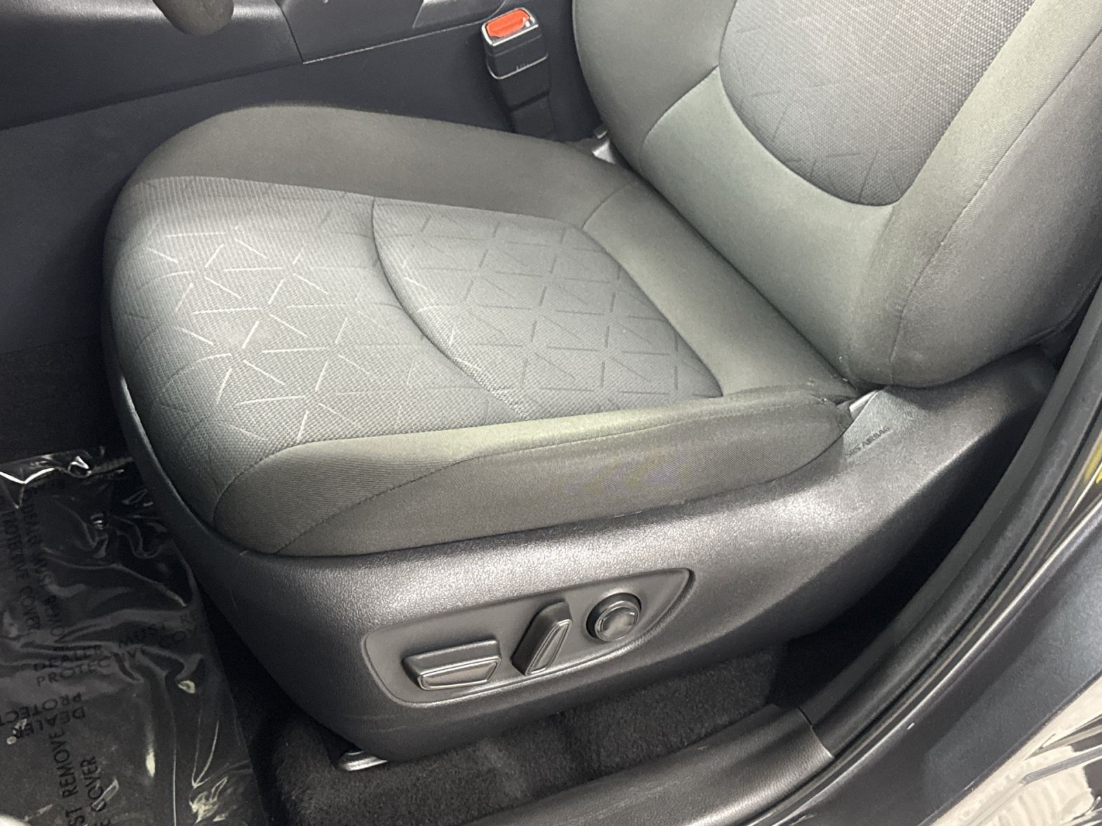 Used 2025 Toyota RAV4 XLE AWD/4WD image 26