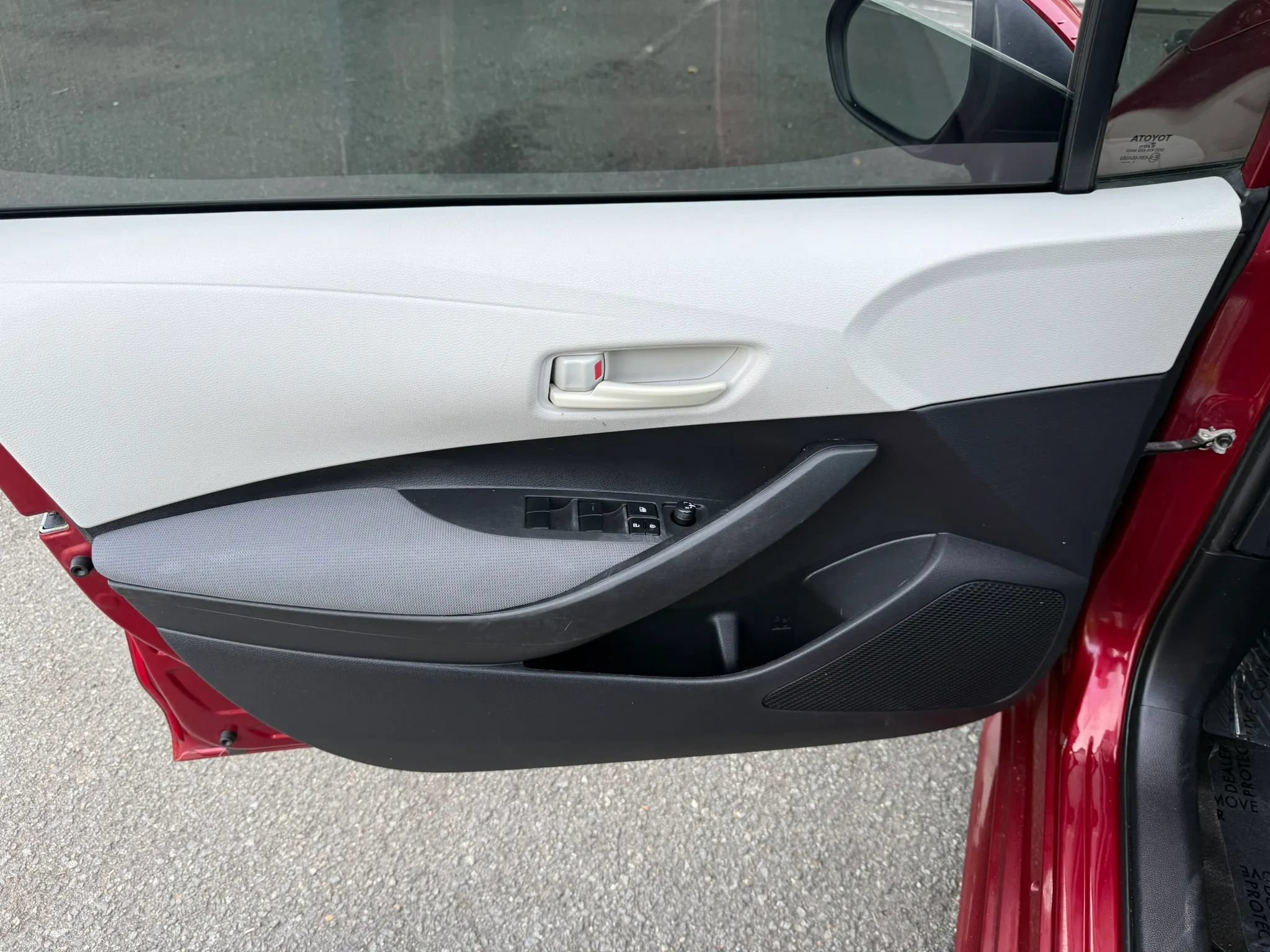 Used 2022 Toyota Corolla LE FWD image 17