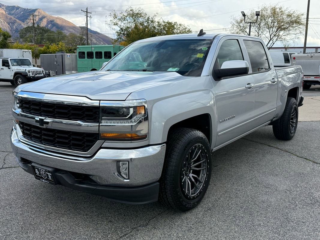 Used 2017 Chevrolet Silverado 1500 LT w/ LT Eassist Package AWD/4WD image 2