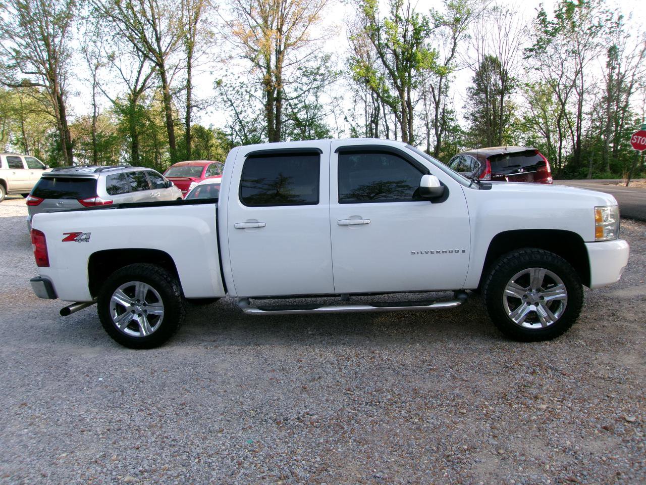 Used 2007 Chevrolet Silverado 1500 LTZ w/ Safety Package AWD/4WD image 9