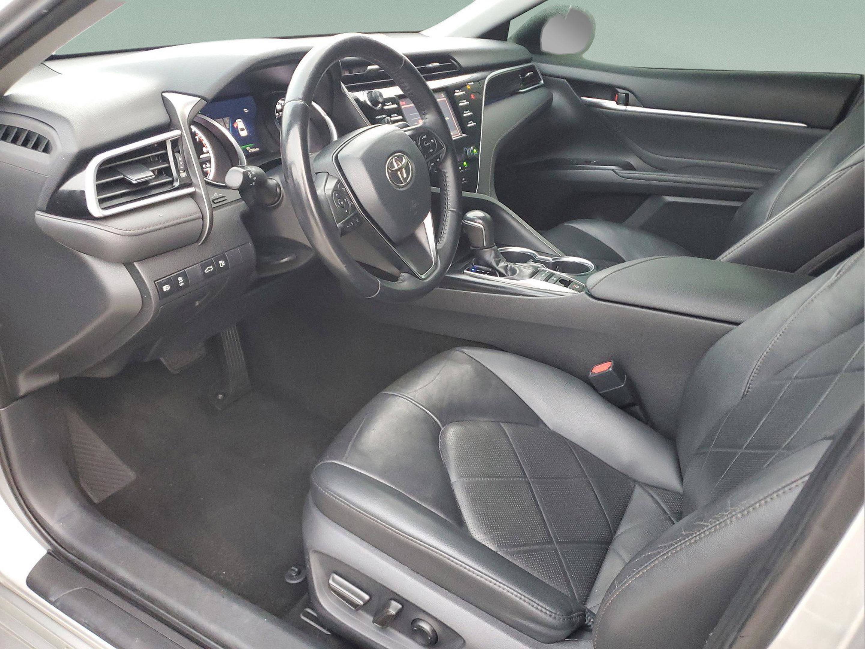 Used 2018 Toyota Camry XLE image 18