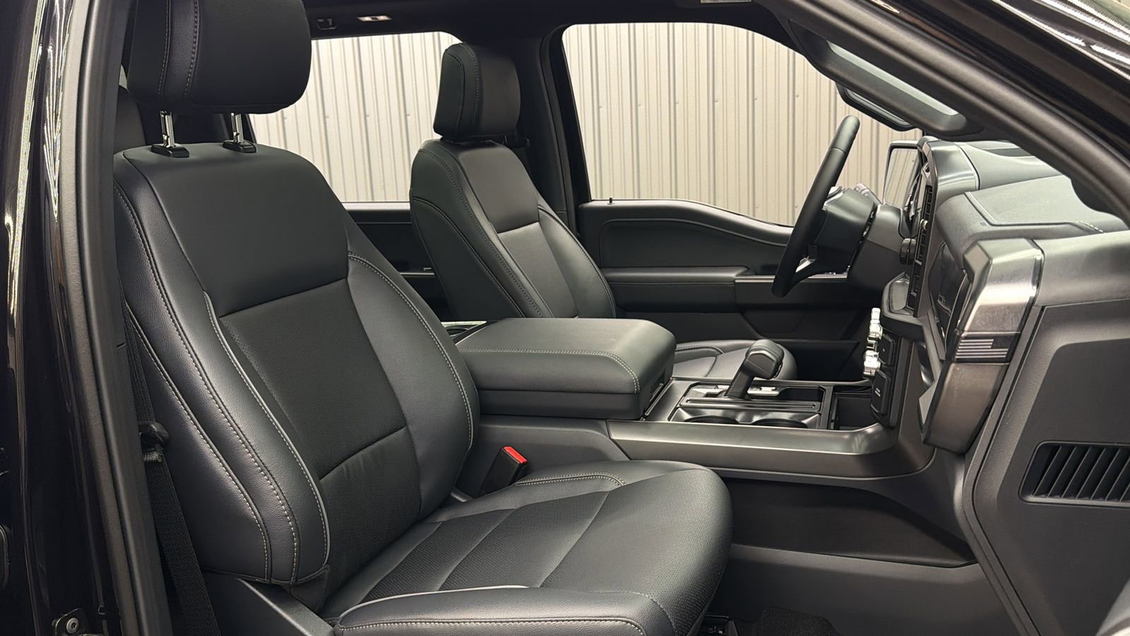 Used 2025 Ford F150 Lariat AWD/4WD image 39