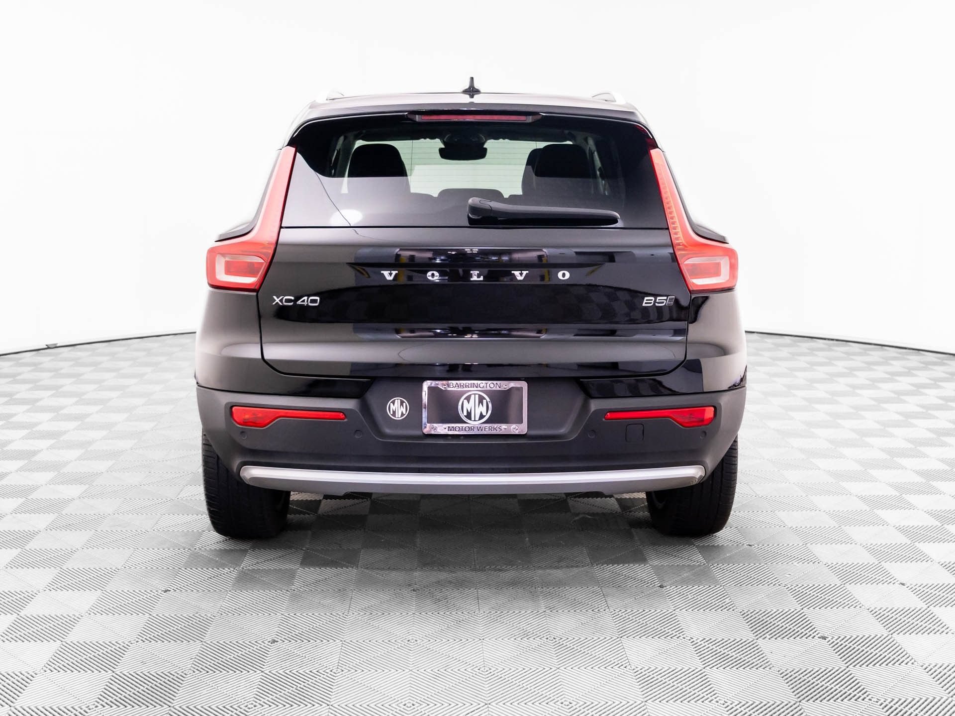 Used 2023 Volvo XC40 B5 Plus w/ Protection Package Premier AWD/4WD image 4