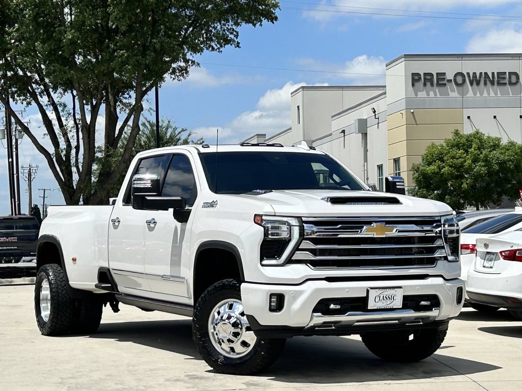 Used 2024 Chevrolet Silverado 3500 High Country w/ High Country Premium Package AWD/4WD image 2