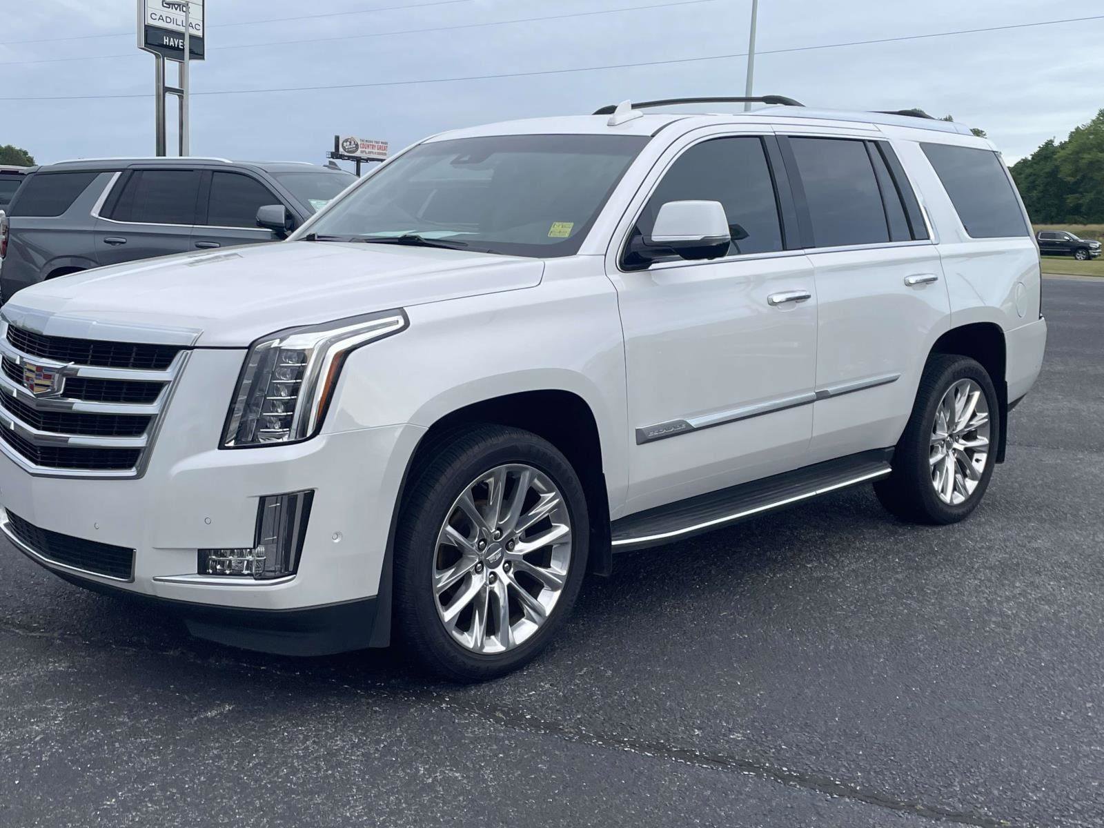 Used 2019 Cadillac Escalade Luxury AWD/4WD image 4