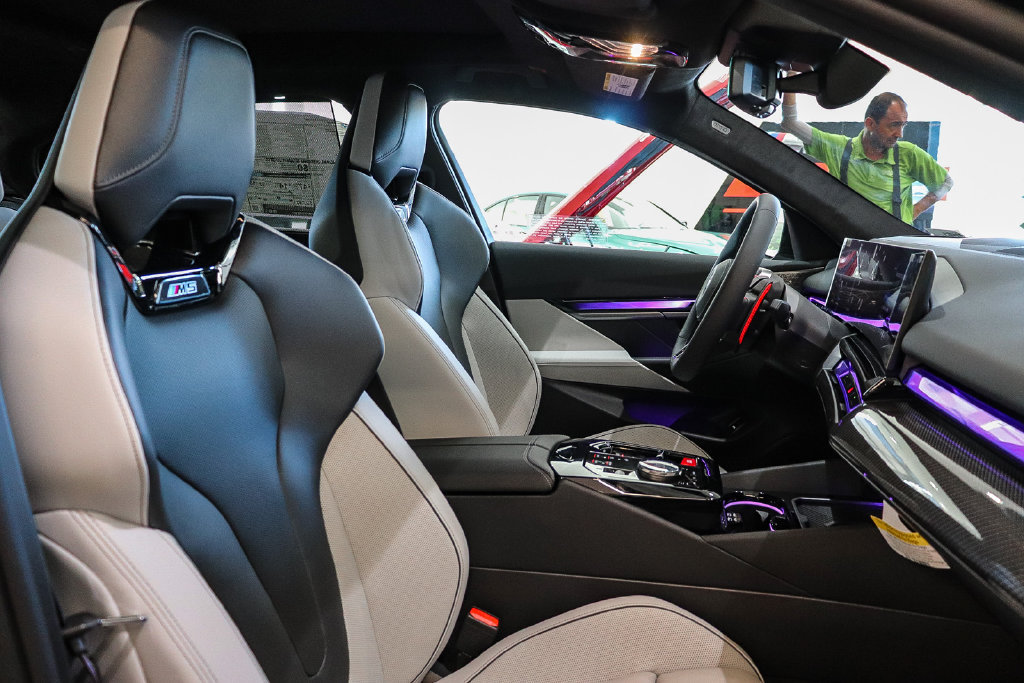 New 2027 BMW M5 w/ Executive Package AWD/4WD image 16