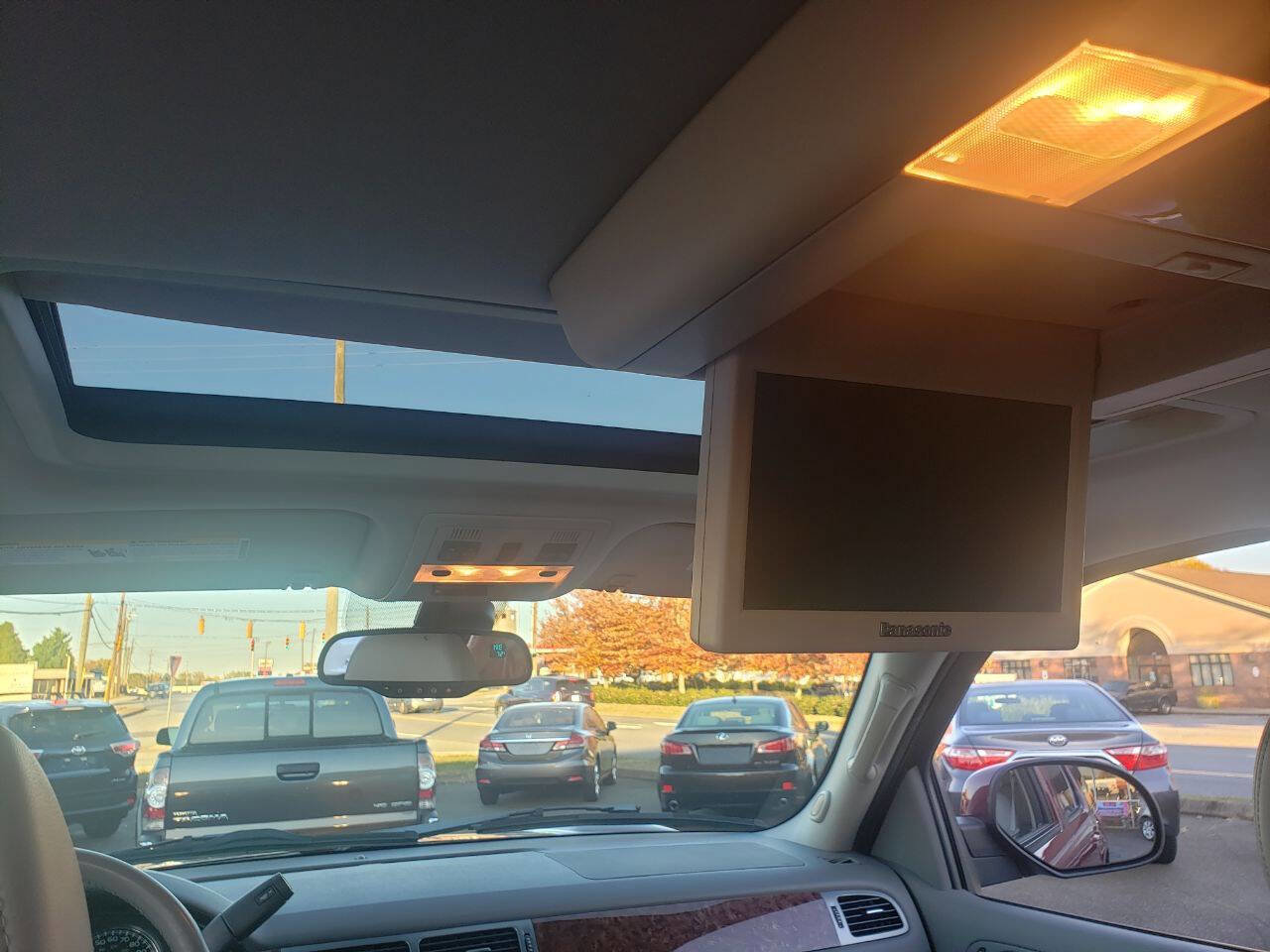 Used 2007 Chevrolet Tahoe LTZ w/ LTZ Preferred Equipment Group image 16