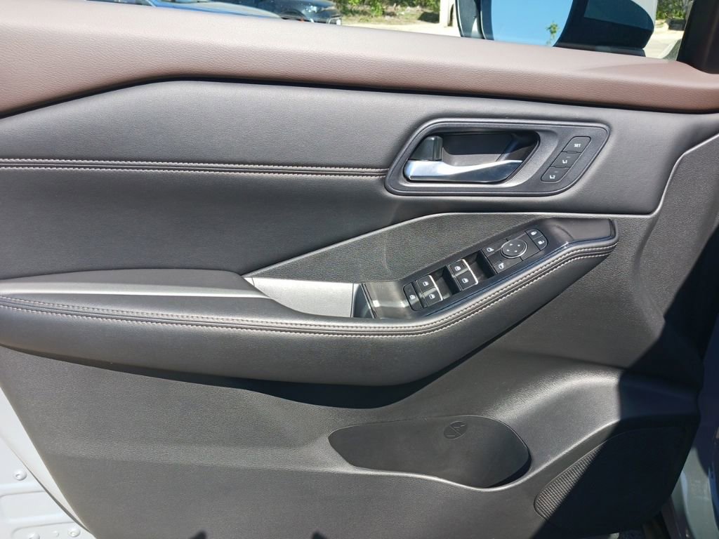 Used 2023 Nissan Rogue SL w/ SL Premium Package AWD/4WD image 18