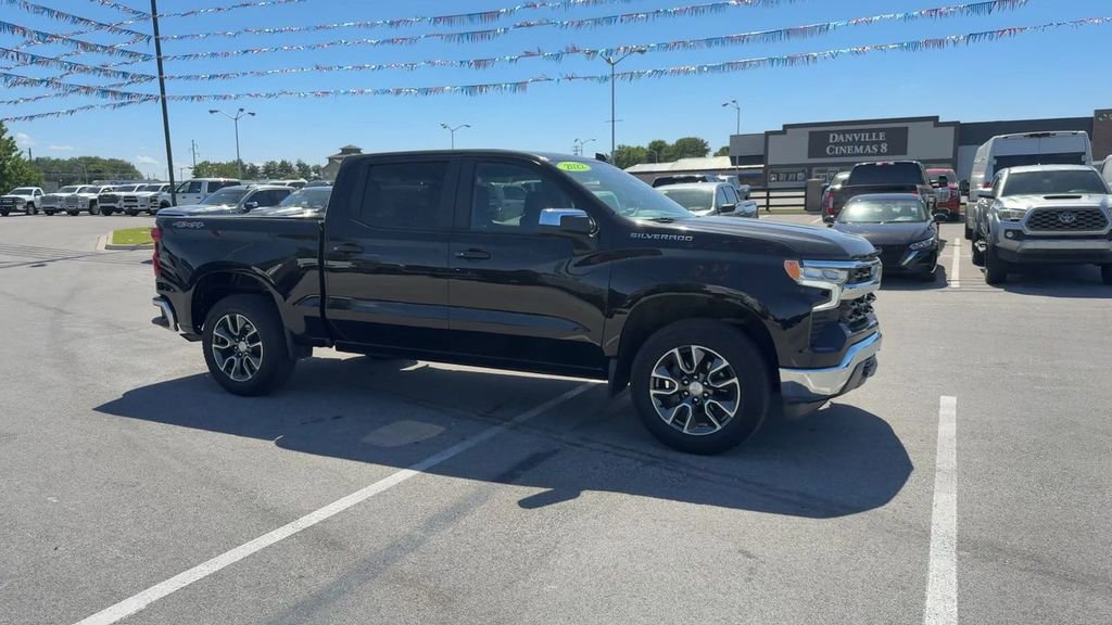 Used 2022 Chevrolet Silverado 1500 LT AWD/4WD image 8