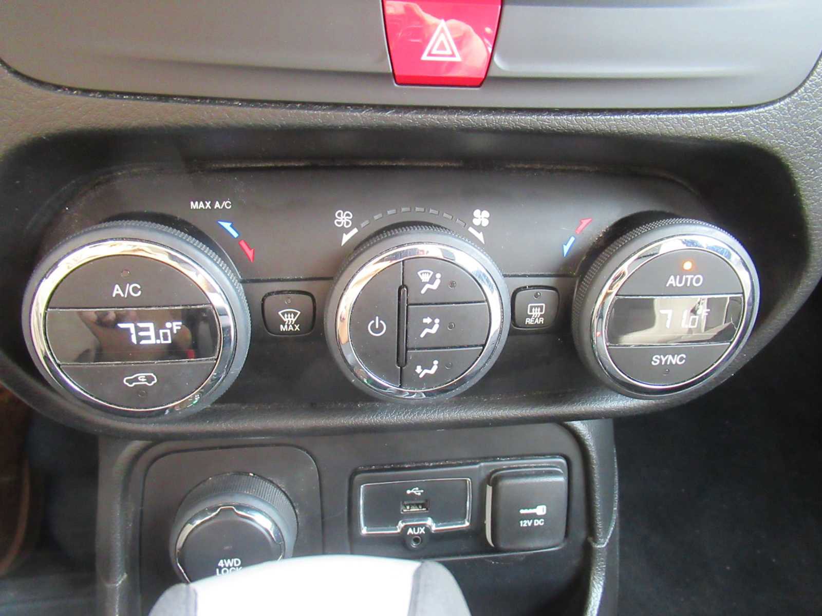 Used 2016 Jeep Renegade Latitude image 32