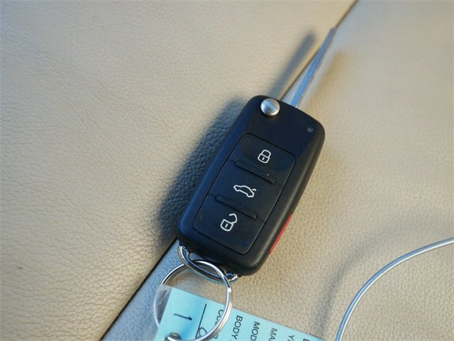 Used 2014 Volkswagen Eos Executive image 38