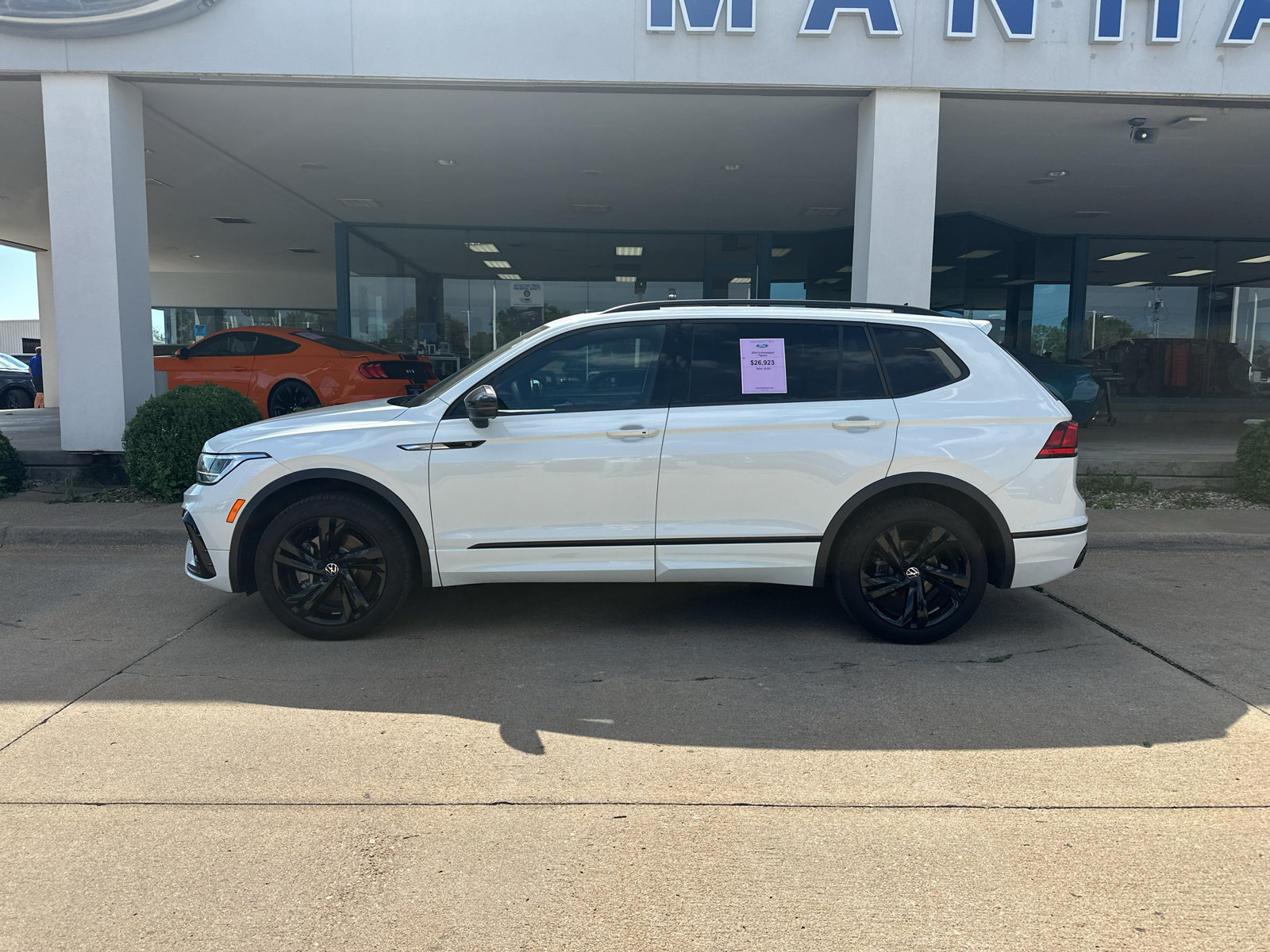 Used 2024 Volkswagen Tiguan SE R-Line AWD/4WD image 11