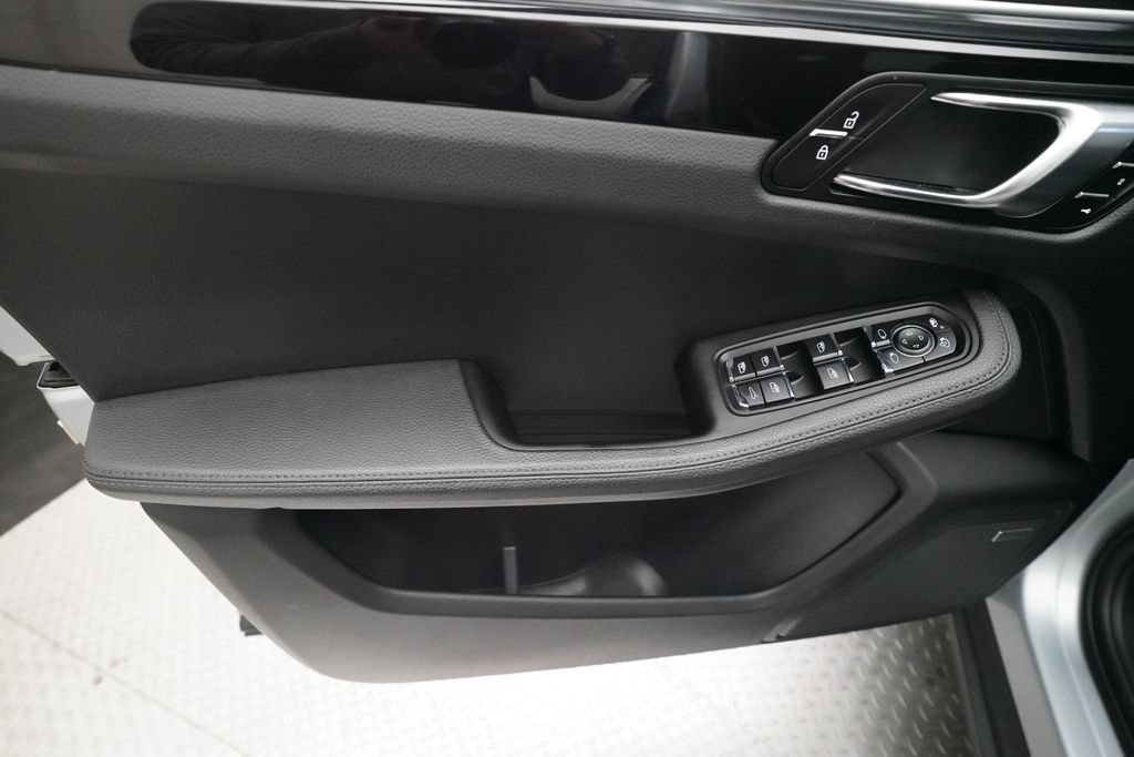 Used 2020 Porsche Macan AWD/4WD image 11