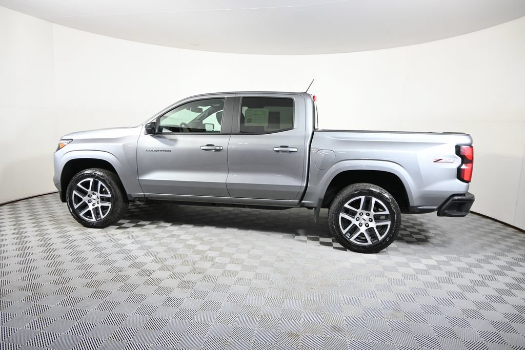 Used 2023 Chevrolet Colorado Z71 w/ Z71 Convenience Package 2 AWD/4WD image 3