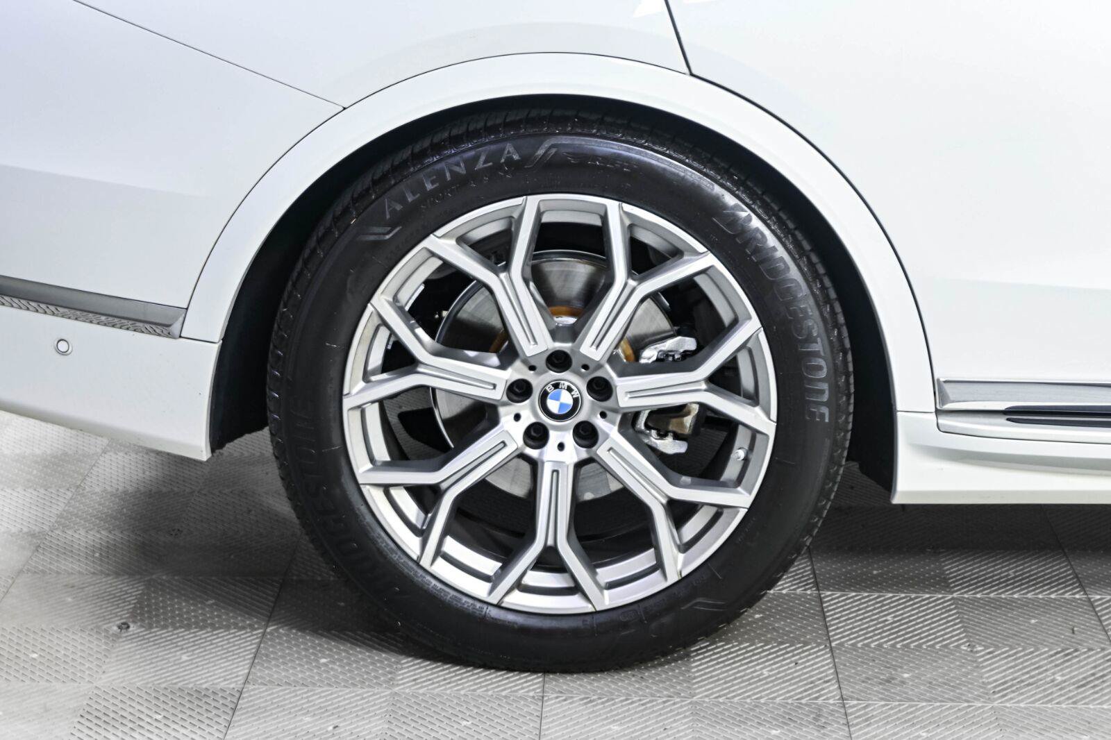 Used 2026 BMW X7 xDrive40i AWD/4WD image 37