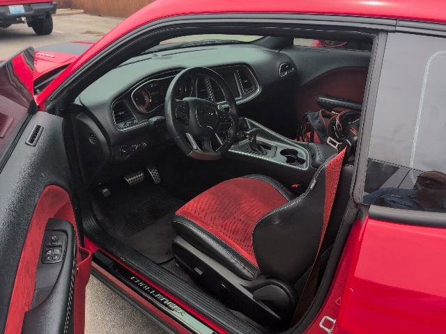 Used 2016 Dodge Challenger SRT Hellcat RWD image 5