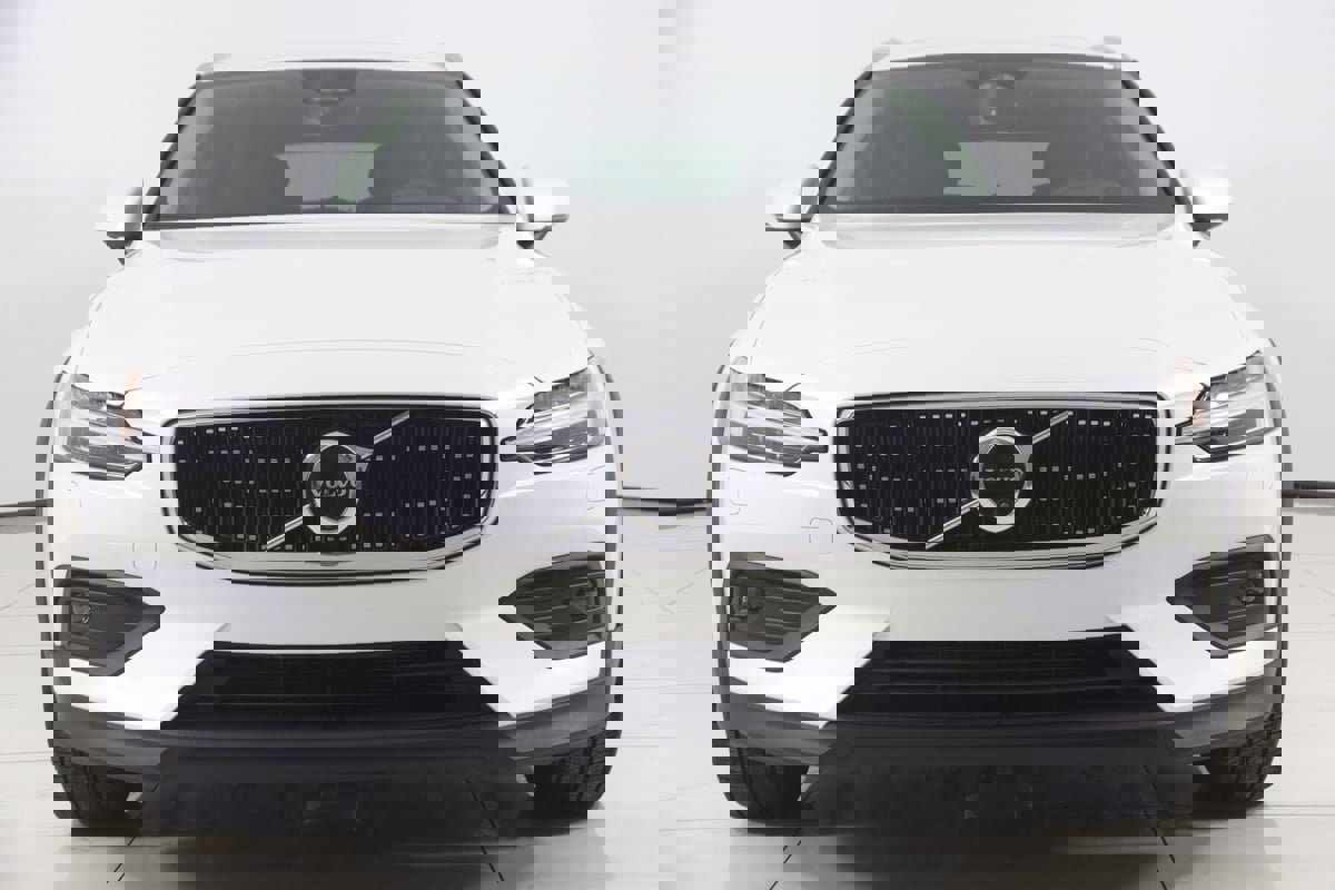 Used 2024 Volvo V60 B5 Cross Country Plus image 52