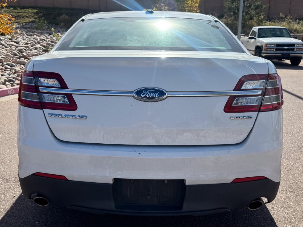 Used 2014 Ford Taurus SE FWD image 6