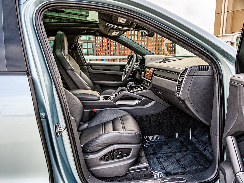 Certified 2022 Porsche Cayenne Turbo AWD/4WD image 30