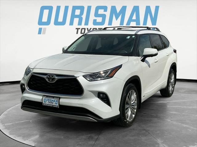Certified 2025 Toyota Highlander Platinum AWD/4WD image 3