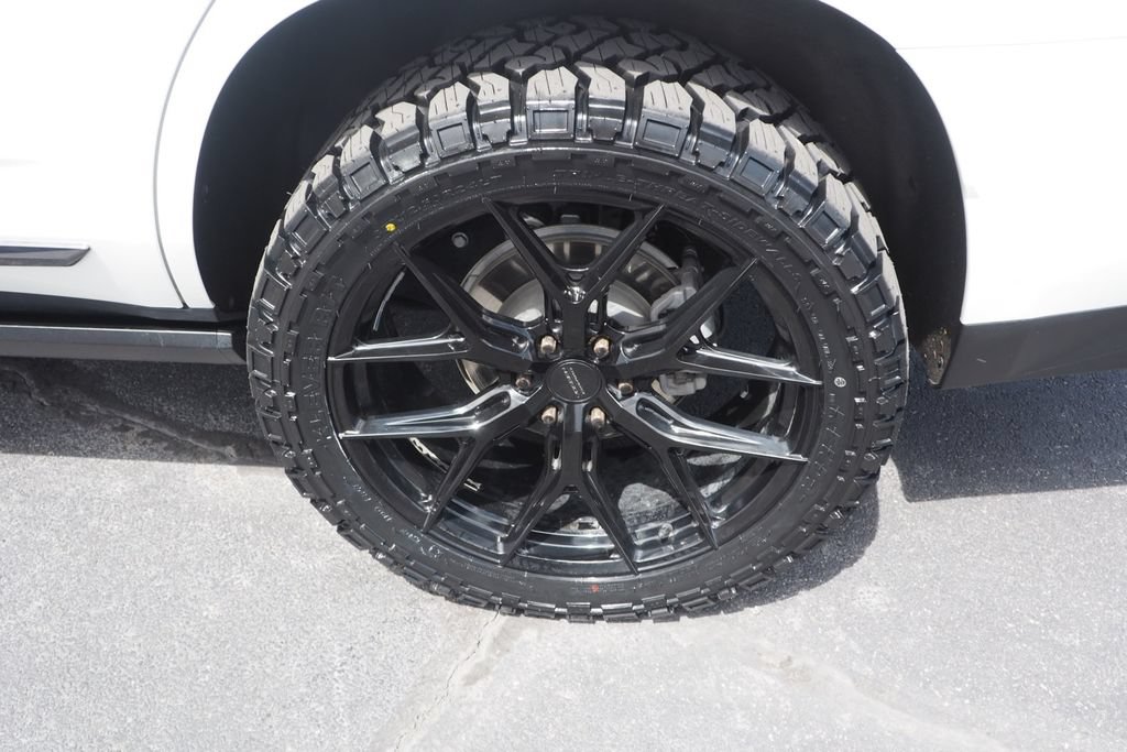 Used 2023 GMC Yukon Denali Ultimate AWD/4WD image 9