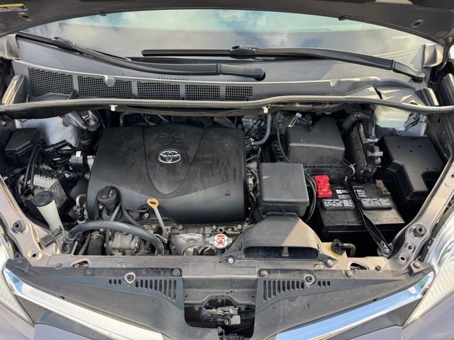 Used 2020 Toyota Sienna LE image 32