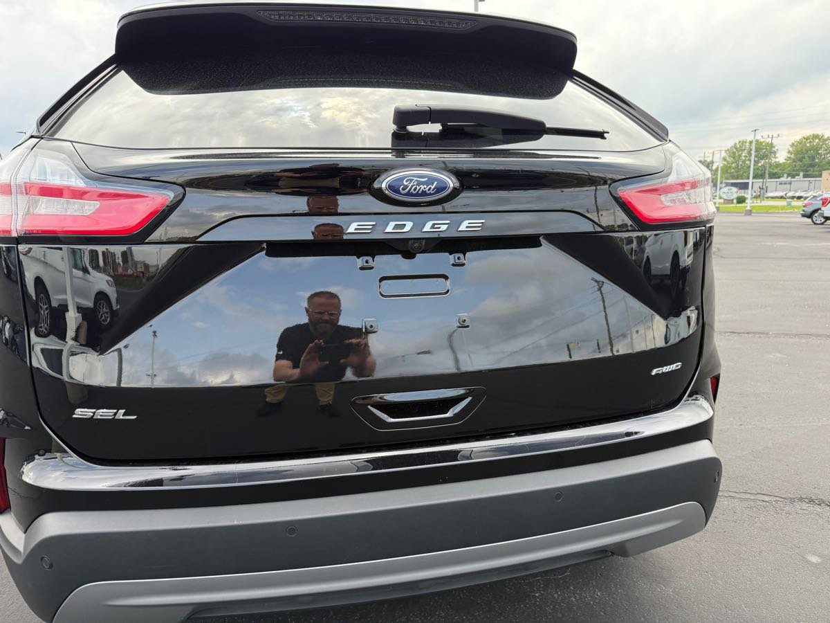Used 2024 Ford Edge SEL image 8