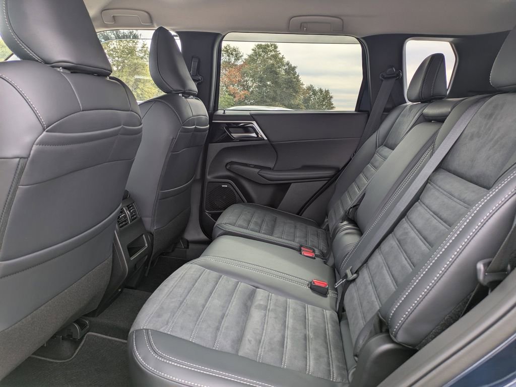 New 2026 Mitsubishi Outlander SE AWD/4WD image 14