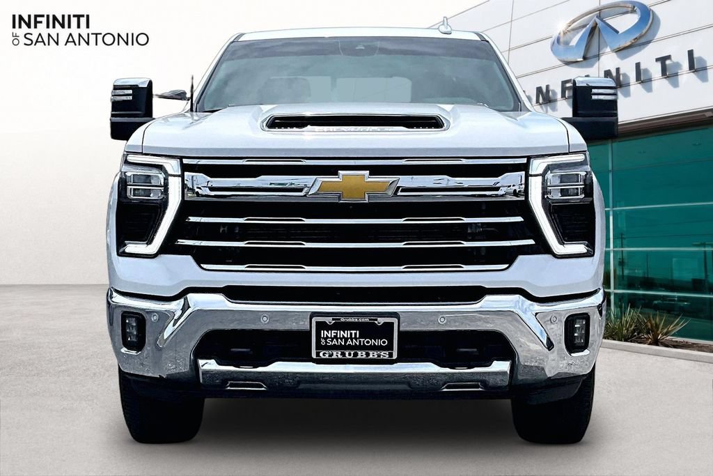 Used 2025 Chevrolet Silverado 2500 LTZ w/ LTZ Convenience Package AWD/4WD image 4
