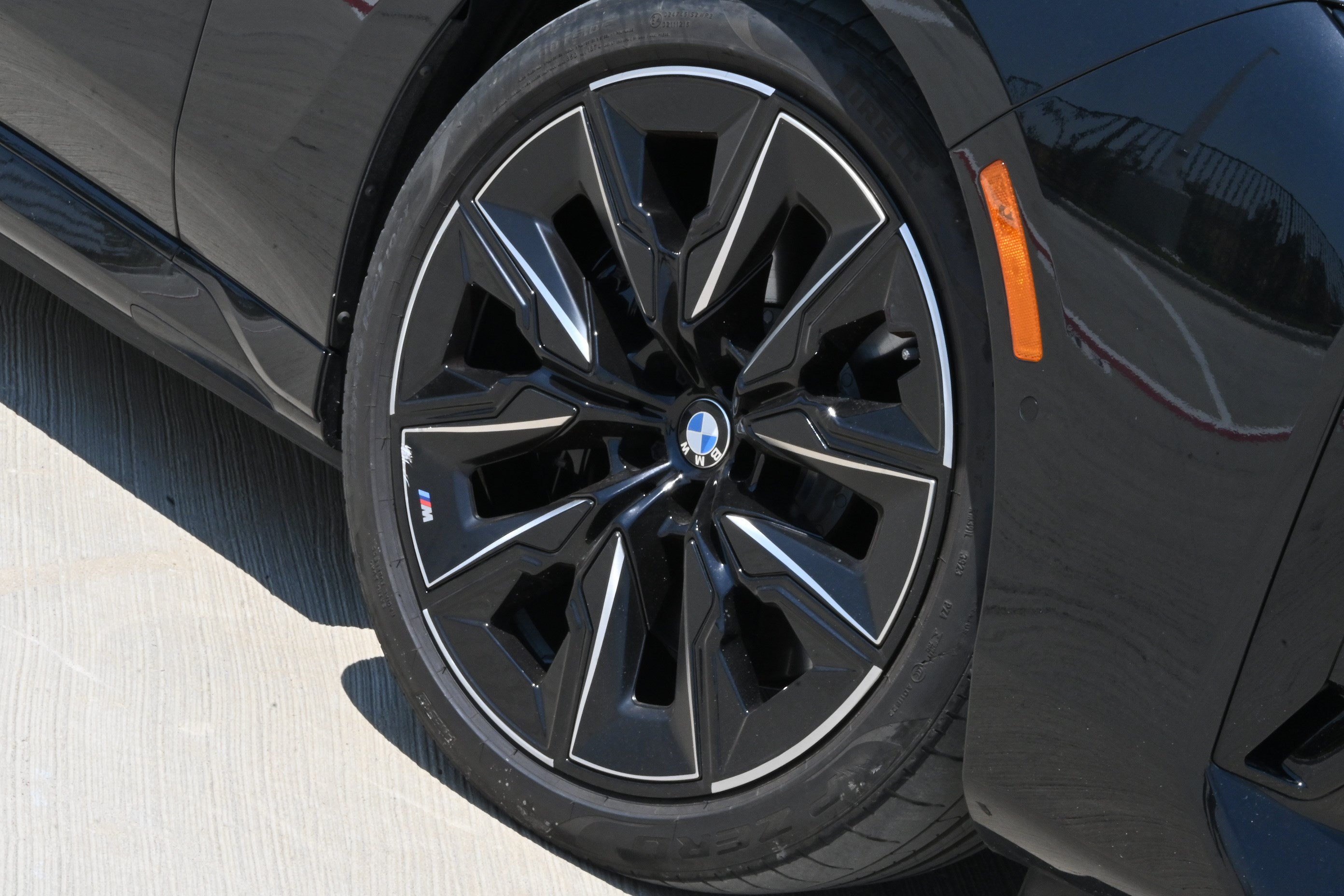 Certified 2024 BMW i7 eDrive50 w/ M Sport Package RWD image 10