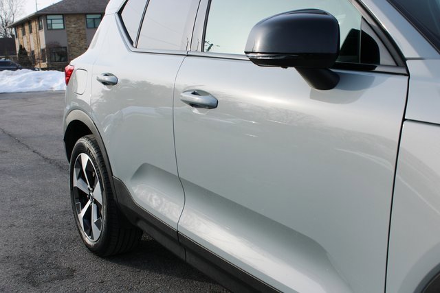 Used 2025 Volvo XC40 B5 Plus image 48