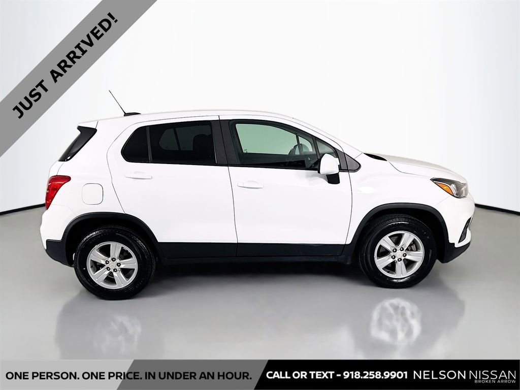 Used 2022 Chevrolet Trax LS w/ Tint and Cruise Package AWD/4WD image 4