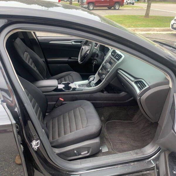 Used 2015 Ford Fusion SE image 6