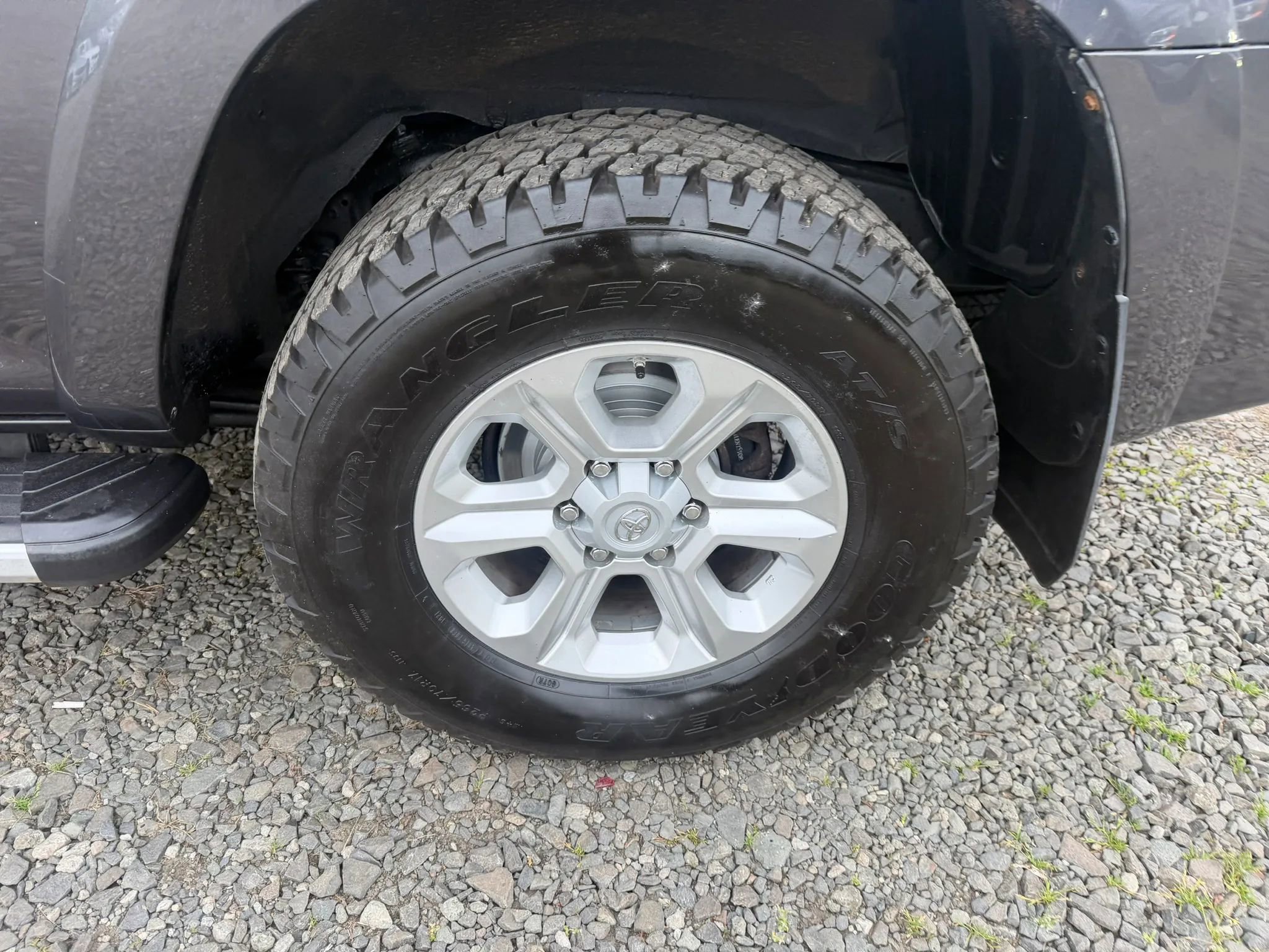 Used 2016 Toyota 4Runner SR5 AWD/4WD image 9