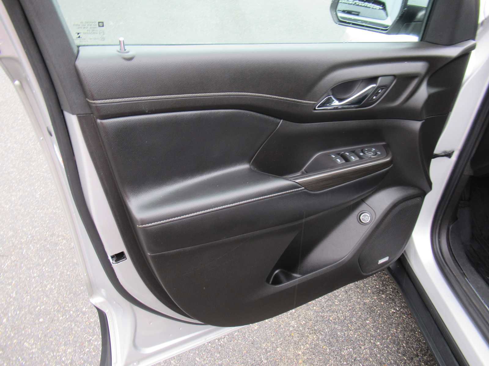 Used 2018 GMC Acadia SLE FWD image 26