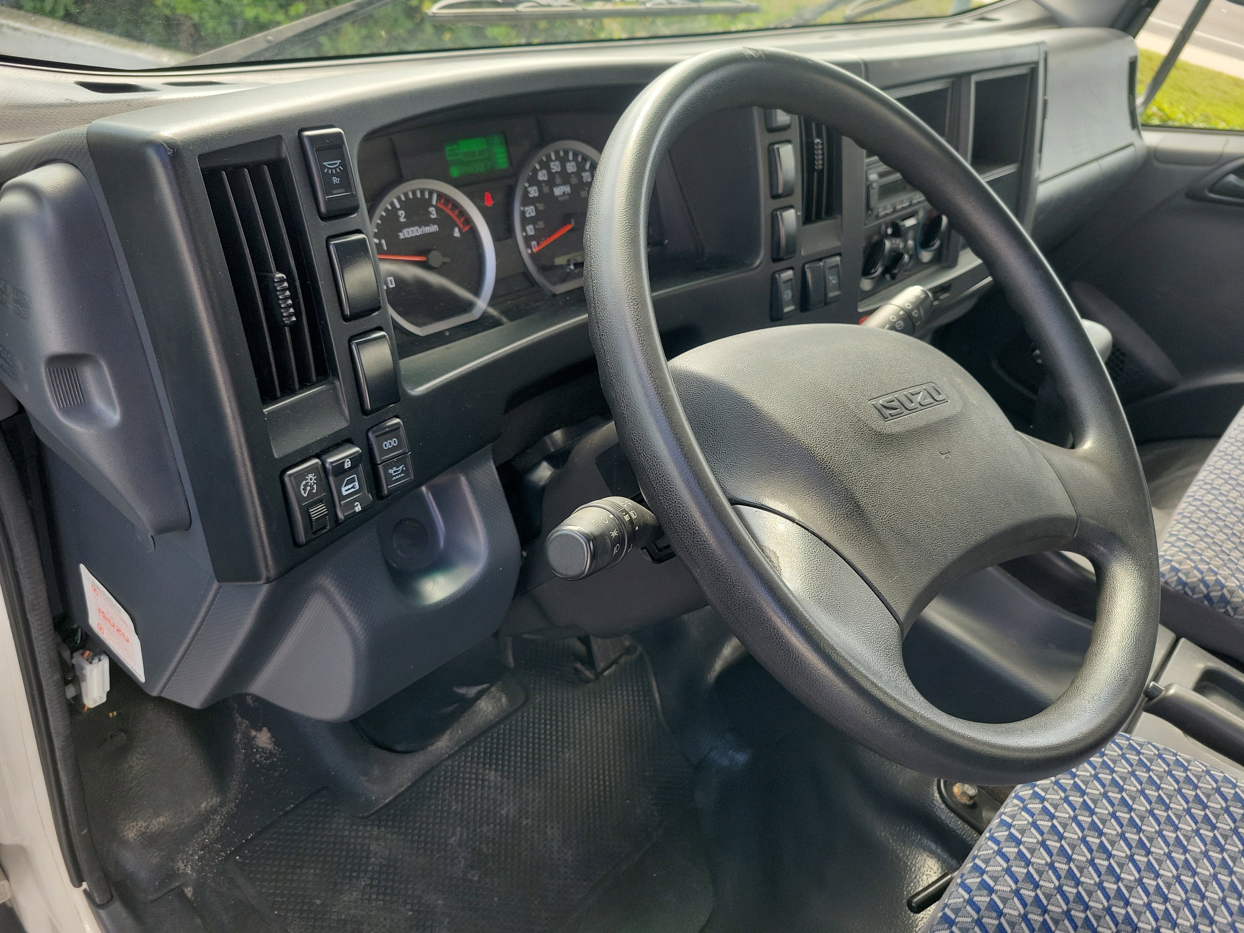 Used 2023 Isuzu NPR image 8