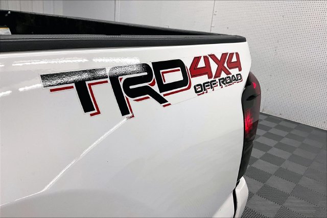 Used 2020 Toyota Tacoma TRD Off-Road AWD/4WD image 36