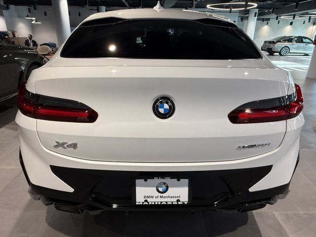 Used 2024 BMW X4 xDrive30i w/ M Sport Package AWD/4WD image 5