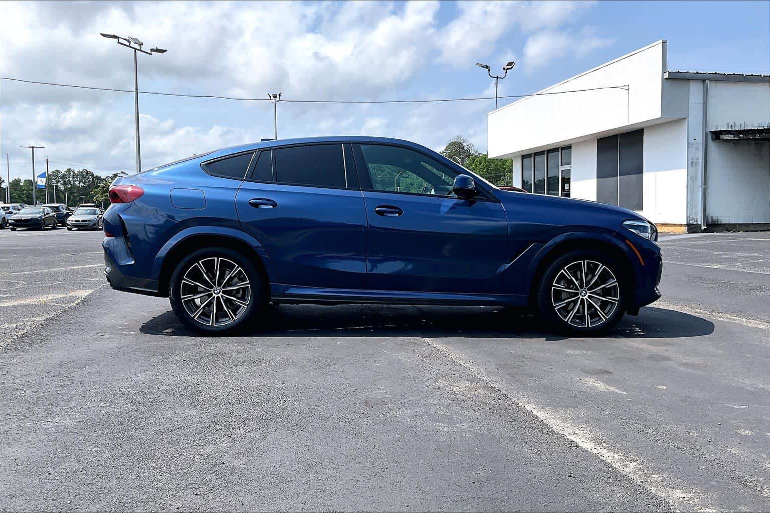 Used 2022 BMW X6 xDrive40i w/ M Sport Package AWD/4WD image 34
