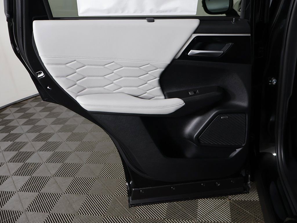New 2025 Mitsubishi Outlander SEL image 28