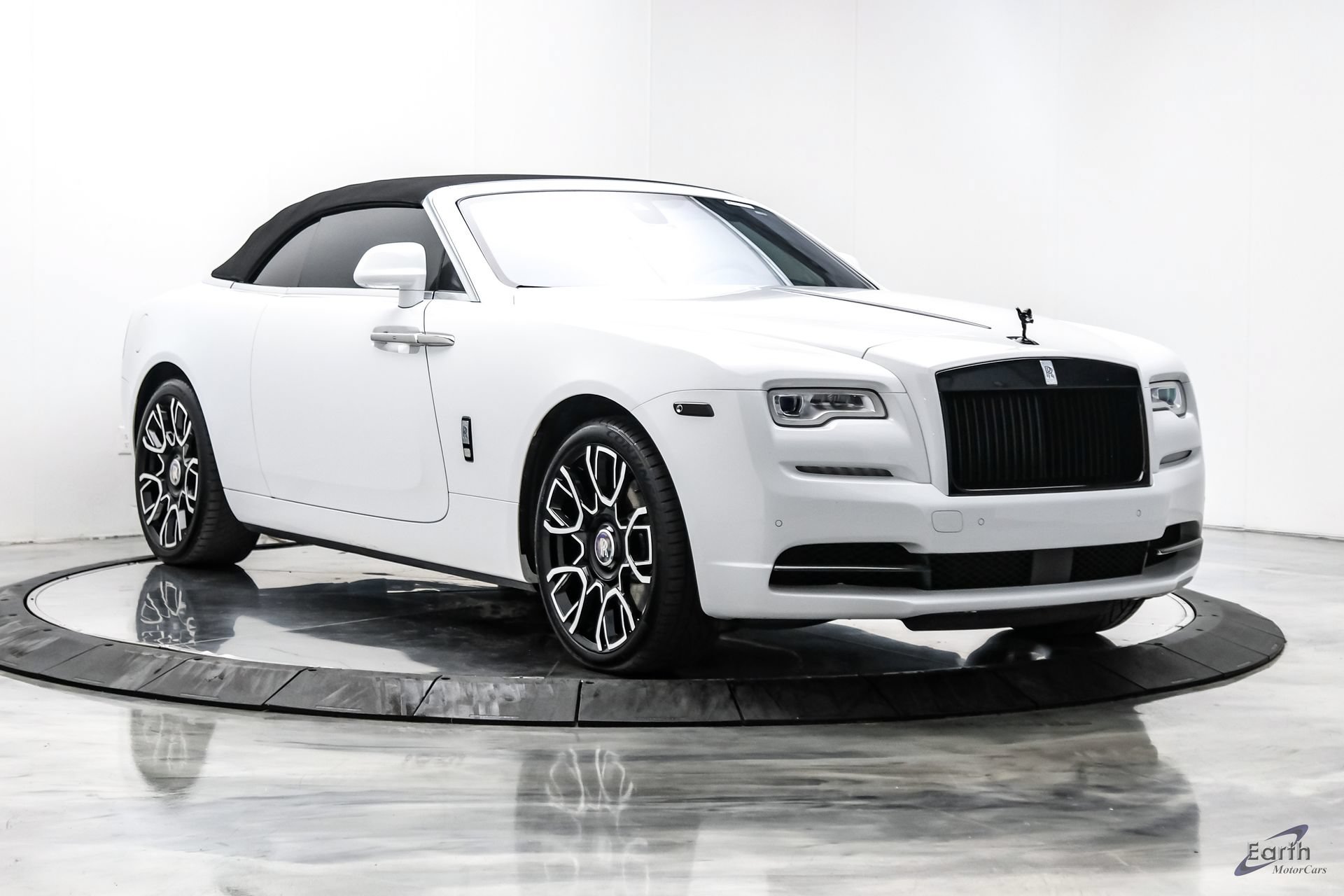 Used 2017 Rolls-Royce Dawn RWD image 30