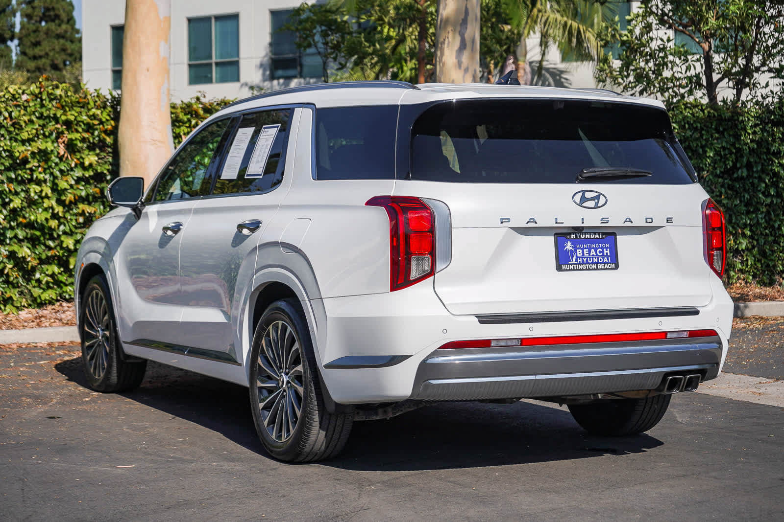 Used 2023 Hyundai Palisade Calligraphy w/ Cargo Package FWD image 4