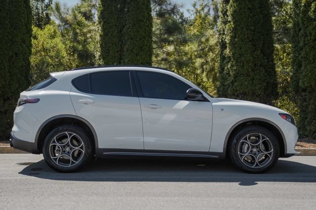 Used 2024 Alfa Romeo Stelvio Ti AWD/4WD image 9