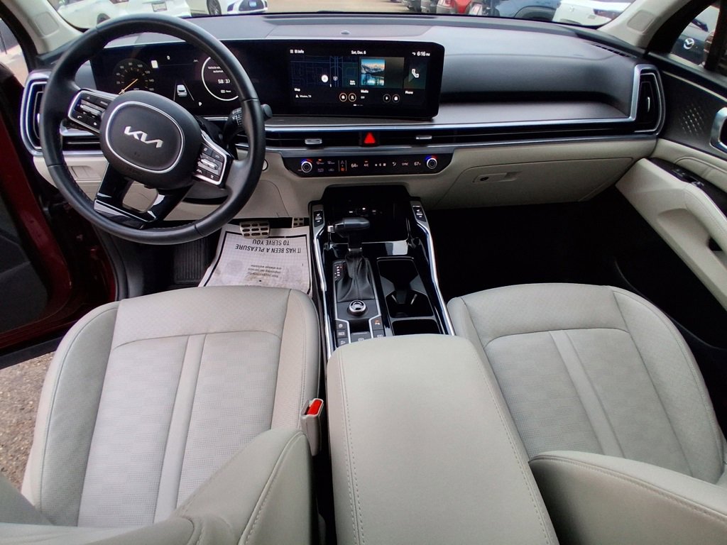Used 2024 Kia Sorento SX image 11
