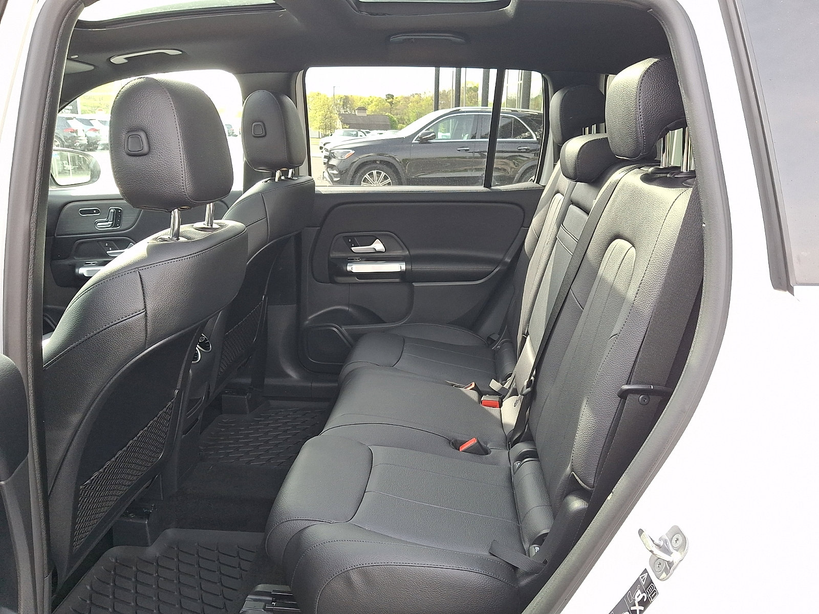 Used 2023 Mercedes-Benz GLB 250 4MATIC image 10