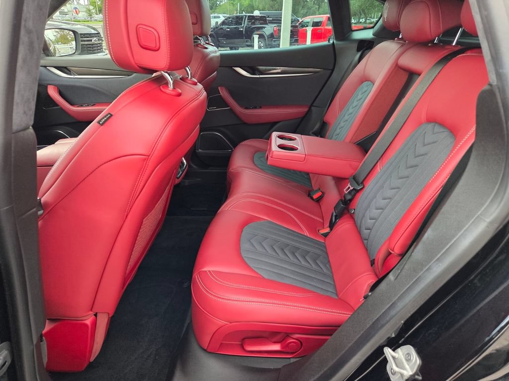 Used 2021 Maserati Levante GranLusso AWD/4WD image 8