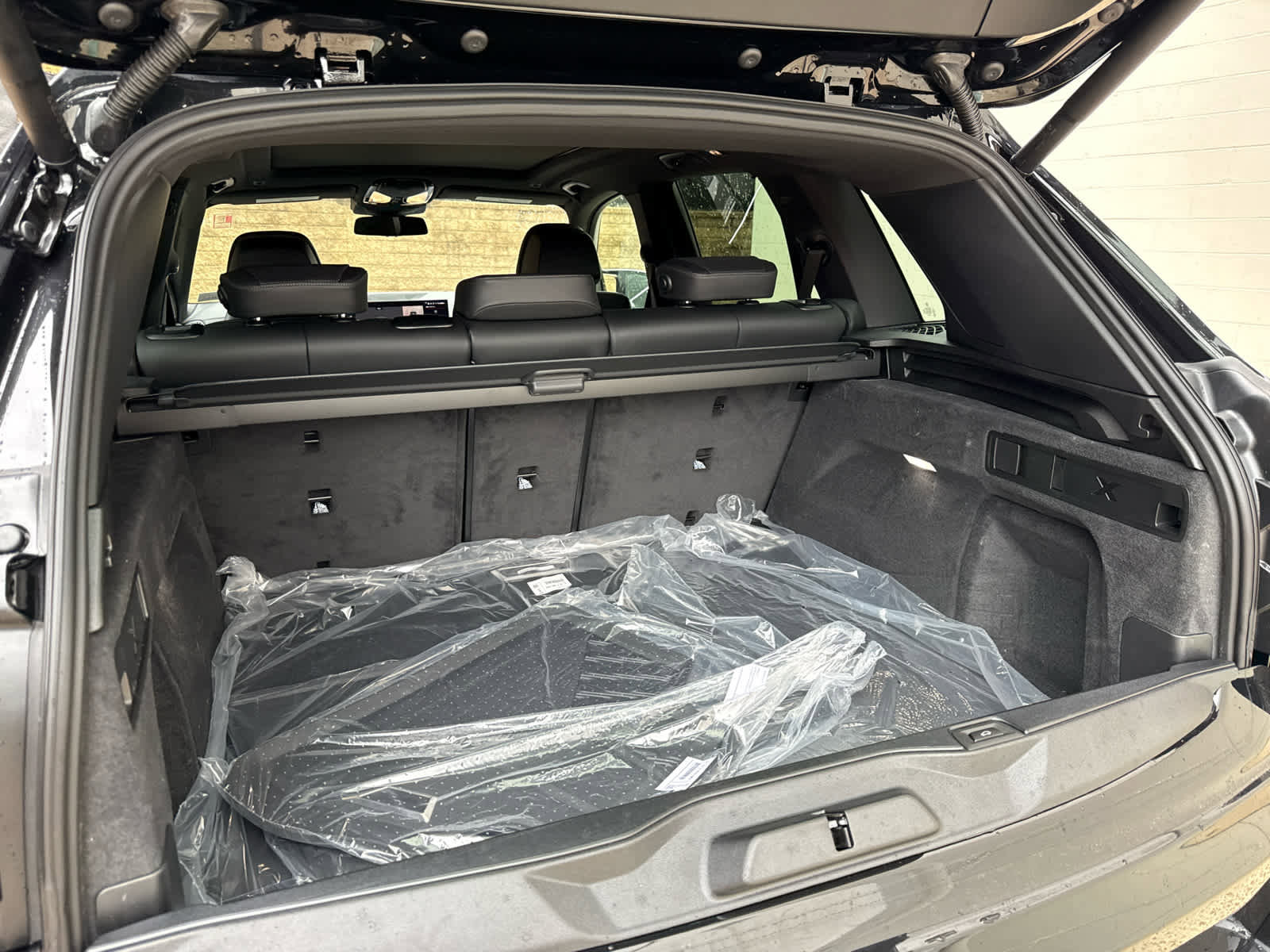 New 2026 BMW X5 M60i AWD/4WD image 18