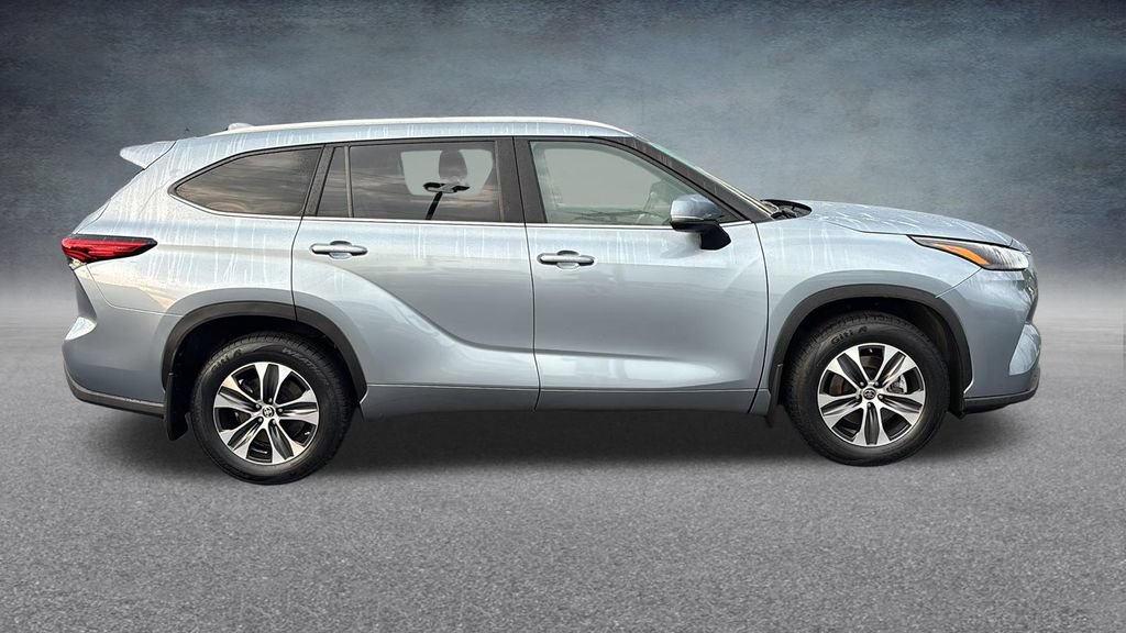 Used 2023 Toyota Highlander XLE AWD/4WD image 31