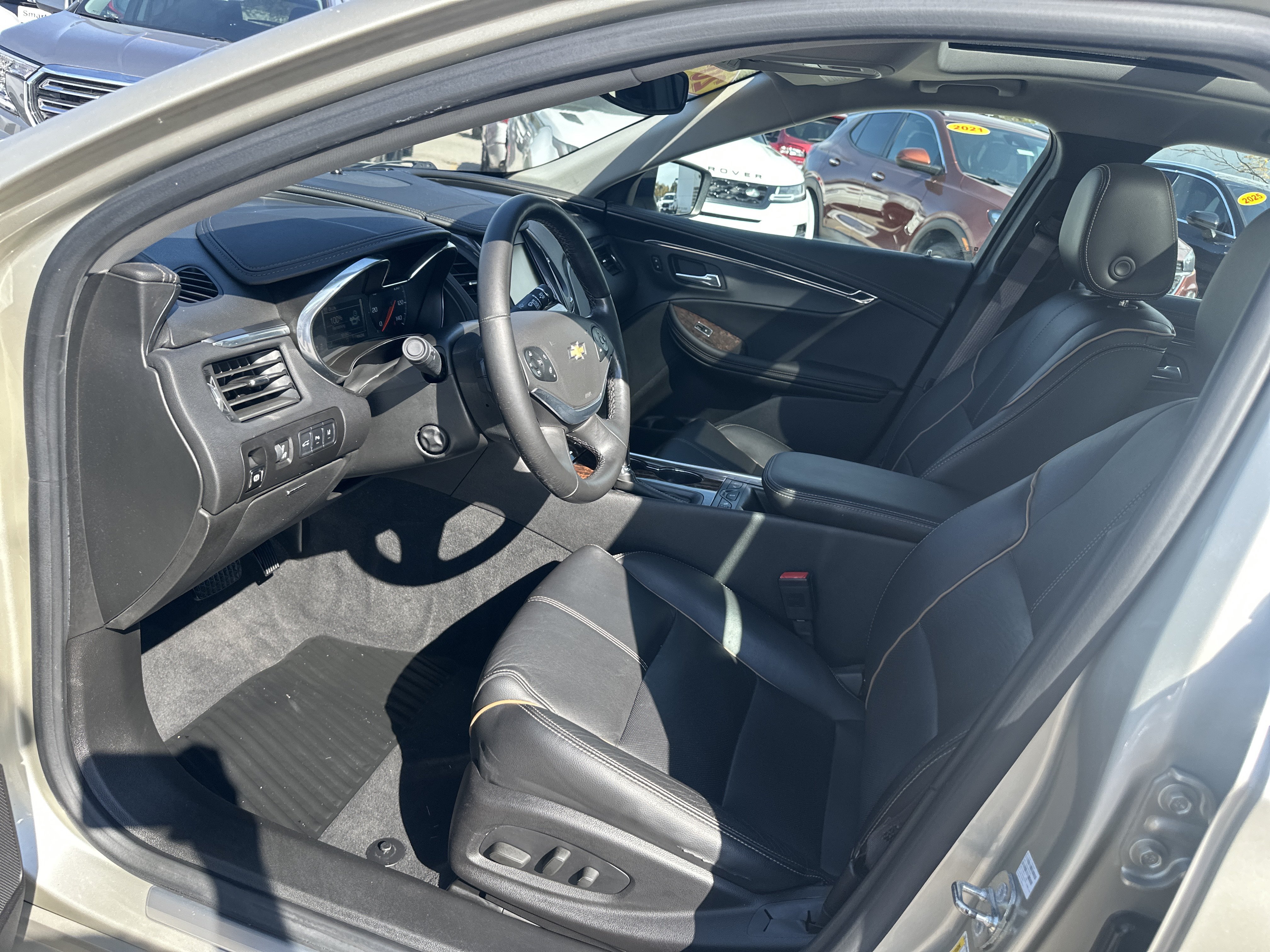 Used 2015 Chevrolet Impala LTZ FWD image 12